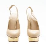 Salto-Charlotte-Olympia-Dolly-Bege-com-Dourado