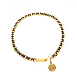 Cinto Chanel Vintage 1994 Skinny Chain com Couro Preto
