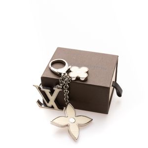 Chaveiro Louis Vuitton Charm Fleur de Monogram