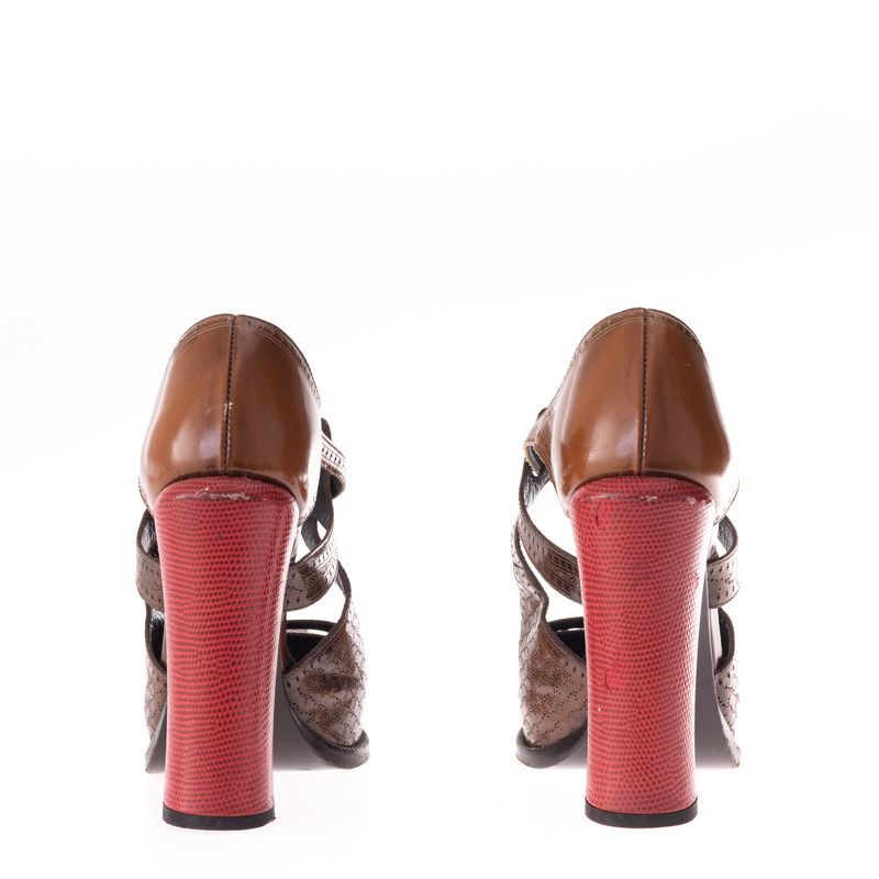 Sandalia-Fendi-Couro-Marrom-e-Salto-Vermelho