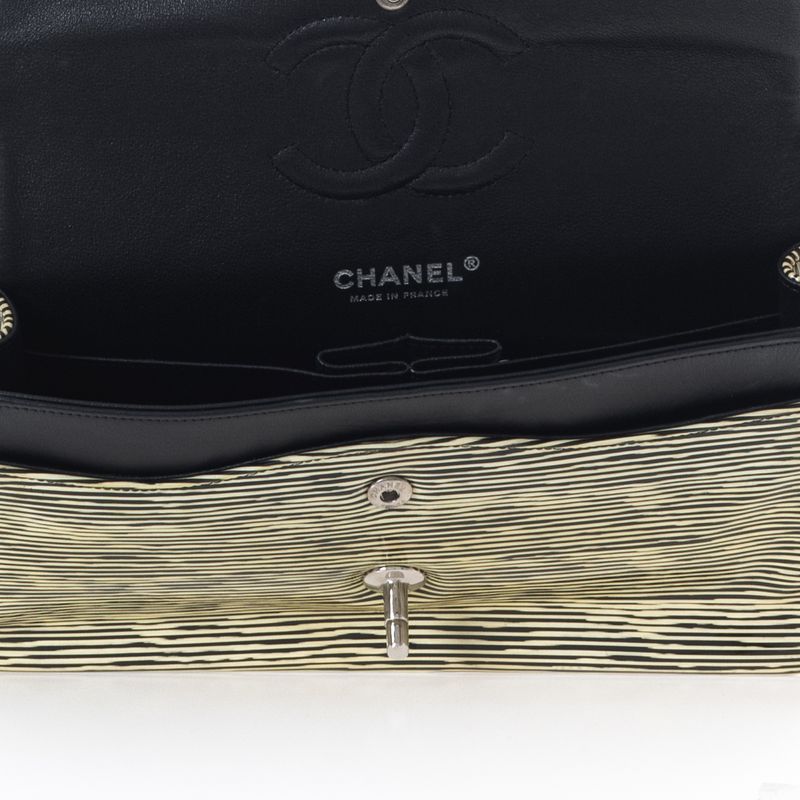 Bolsa-Chanel-Double-Flap-Media-Couro-Envernizado-com-Listras