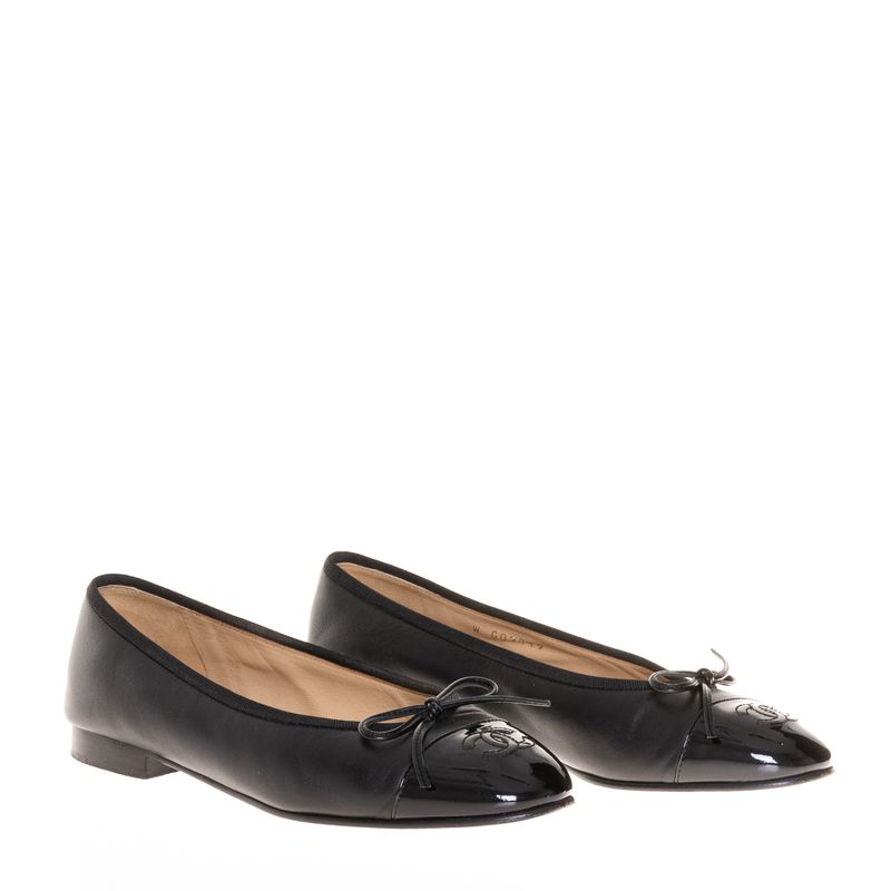 Sapatilha-Chanel-CC-Cap-Bicolor-Couro-e-Verniz-Preto