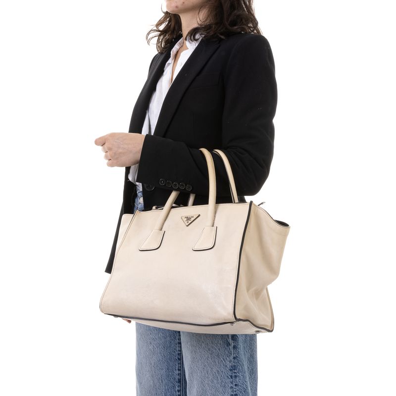 Bolsa-Prada-Glace-Calf-Twin-Pocket-Creme