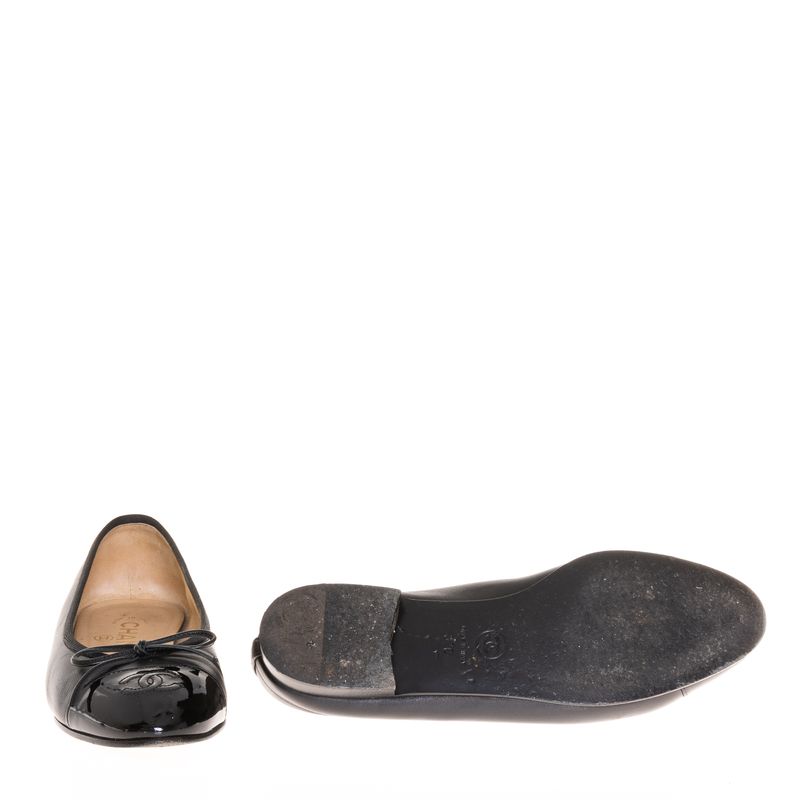 Sapatilha-Chanel-CC-Cap-Bicolor-Couro-e-Verniz-Preto