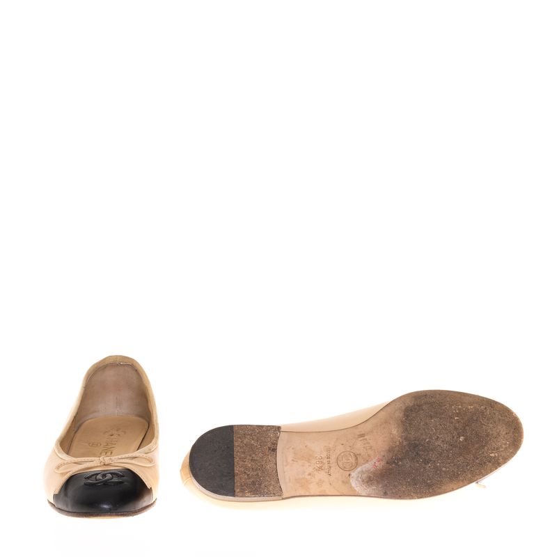 Sapatilha-Chanel-CC-Cap-Bicolor-Bege-e-Preto-Couro