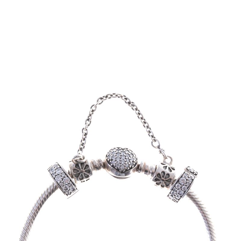 Pulseira-Pandora-com-Berloques
