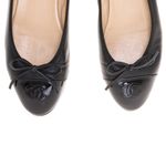 Sapatilha-Chanel-CC-Cap-Bicolor-Couro-e-Verniz-Preto
