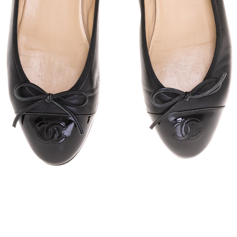 Sapatilha-Chanel-CC-Cap-Bicolor-Couro-e-Verniz-Preto