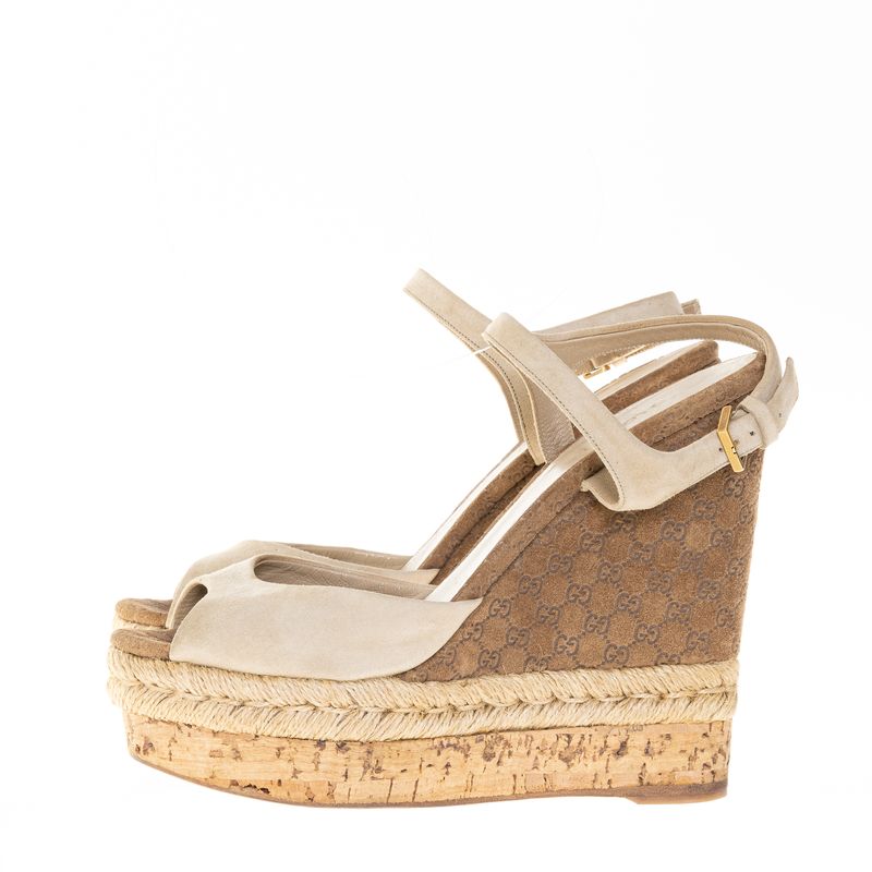 Sandalia-Gucci-Camurca-Bege-Salto-Plataforma-Cortica-e-Sisal