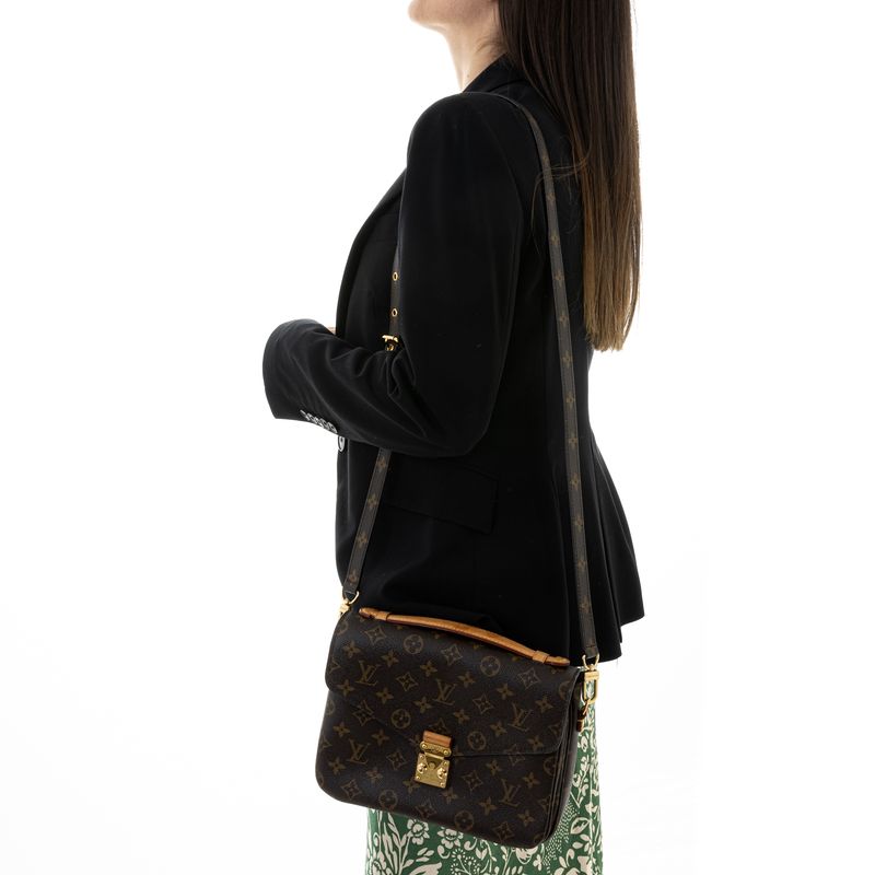 Bolsa-Louis-Vuitton-Pochette-Mettis-Monograma