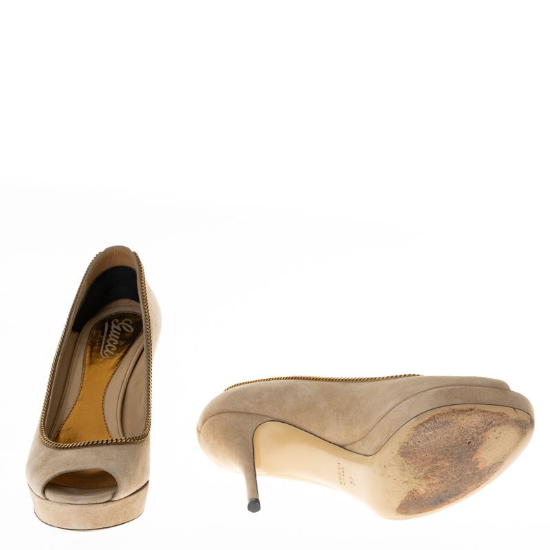 Peep-Toe-Gucci-Camurca-Bege-com-Corrente