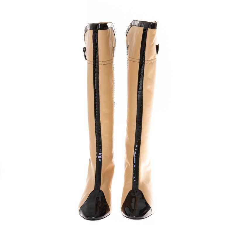Bota-Chanel-Bicolor-Couro-Bege-Verniz-Preto