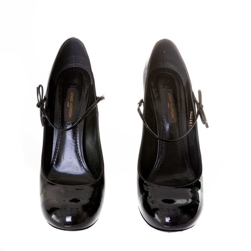 Sapato-de-Salto-Louis-Vuitton-Bico-Redondo-Verniz-Preto