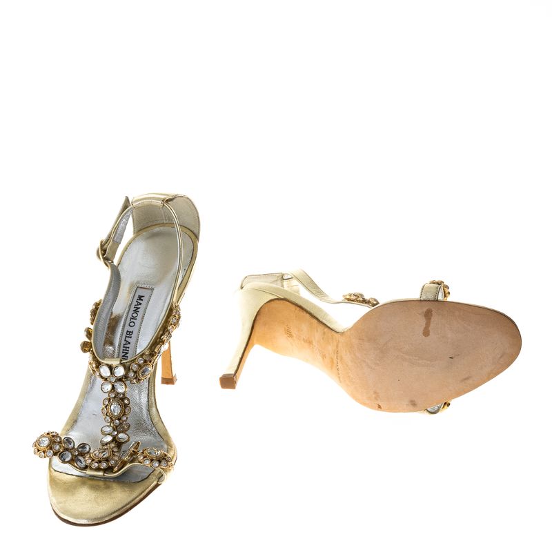 Sandalia-Manolo-Blahnik-Prateada-com-Pedraria