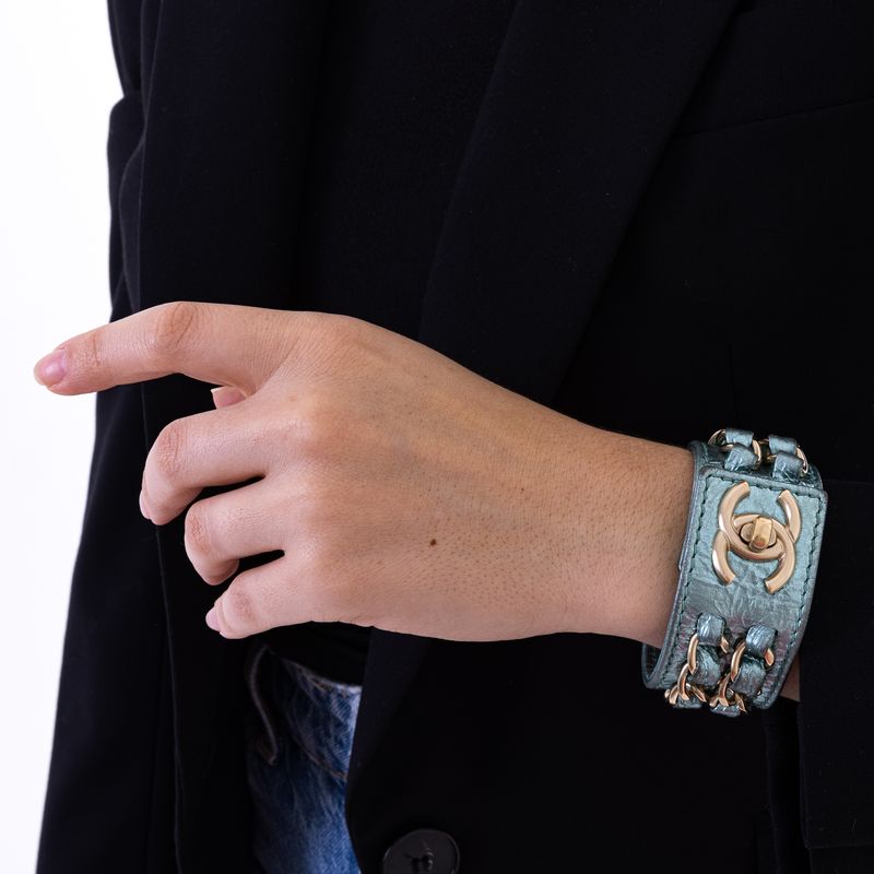 Bracelete-Chanel-Couro-e-Corrente-Azul