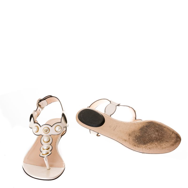 Sandalia-Rasteira-Gucci-Off-White-e-Acetato-Perolado
