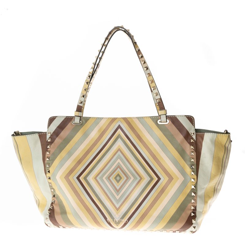 66002-Bolsa-Valentino-Native-Couture-1975-com-Rockstuds-3