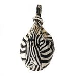 Bolsa-Jimmy-Choo-Sky-Animal-Print-e-Tachas