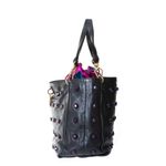 Bolsa-Marc-Jacobs-de-Couro-Preto-com-Aplicacoes-Roxas
