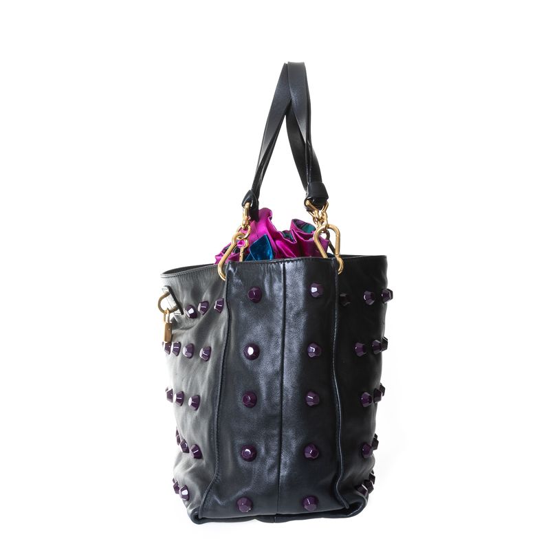 Bolsa-Marc-Jacobs-de-Couro-Preto-com-Aplicacoes-Roxas