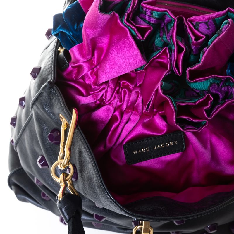 Bolsa-Marc-Jacobs-de-Couro-Preto-com-Aplicacoes-Roxas