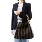 Bolsa-Fendi-Pequin-Hobo-Listras-Acabamento-em-Couro