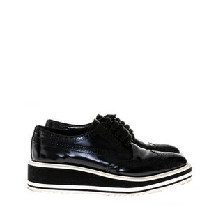 Oxford Prada Verniz Preto e Plataforma