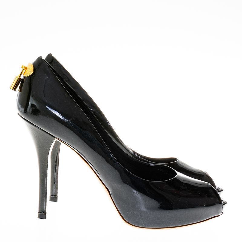 Peep-Toe-Louis-Vuitton-Oh-Really-Verniz-Preto-com-Cadeado