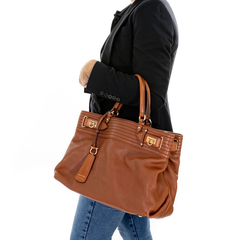 Bolsa-Salvatore-Ferragamo-Couro-Caramelo