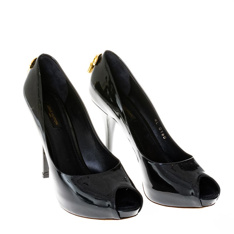 Peep-Toe-Louis-Vuitton-Oh-Really-Verniz-Preto-com-Cadeado