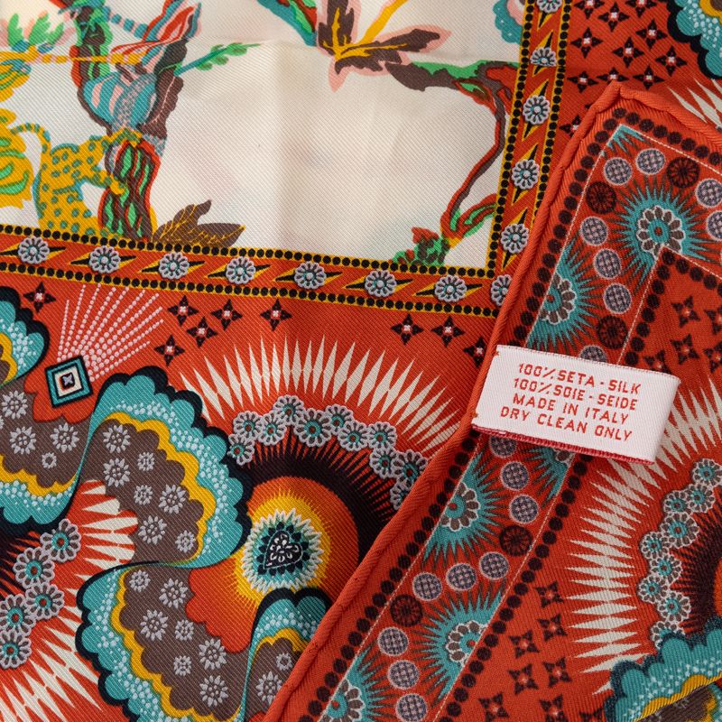 Lenco-Christian-Lacroix-Estampado-Coral-e-Creme