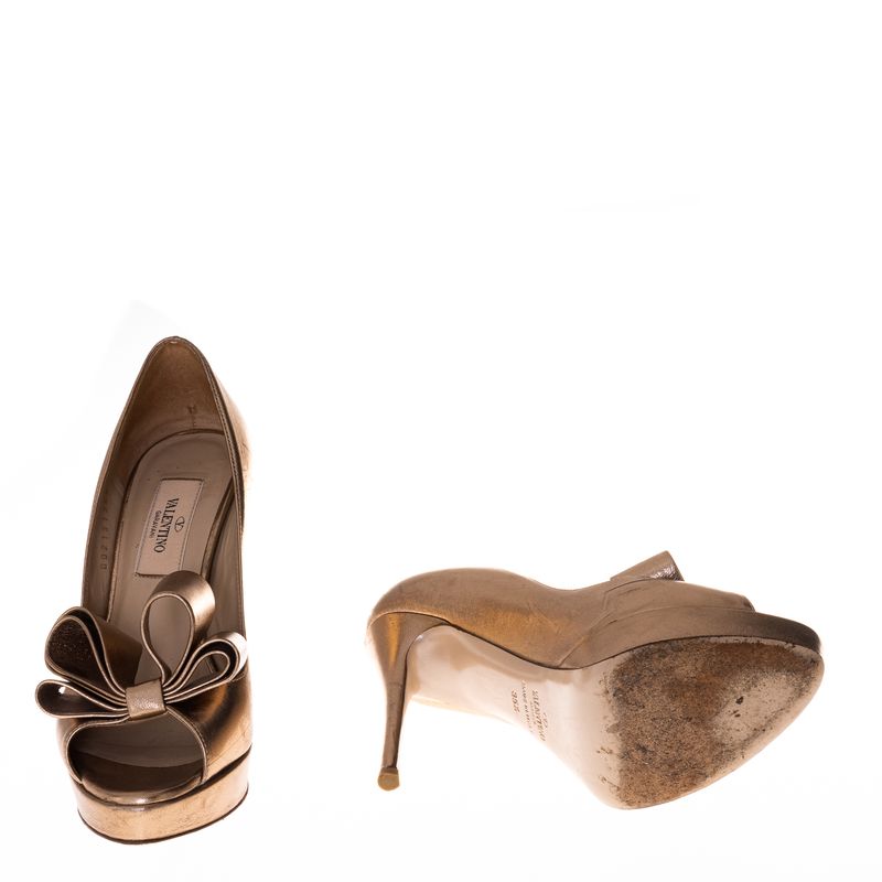 Peep-Toe-Valentino-Dourado-Laco