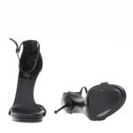 66546-Sandalia-Gucci-Couro-Preto-Tira-Unica-5