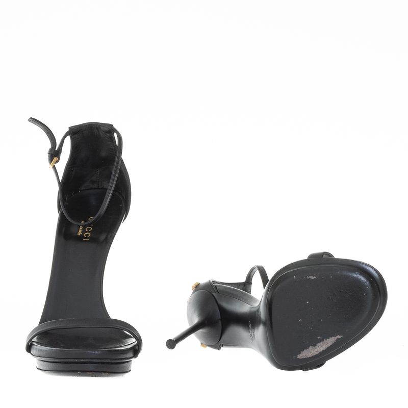 66546-Sandalia-Gucci-Couro-Preto-Tira-Unica-5