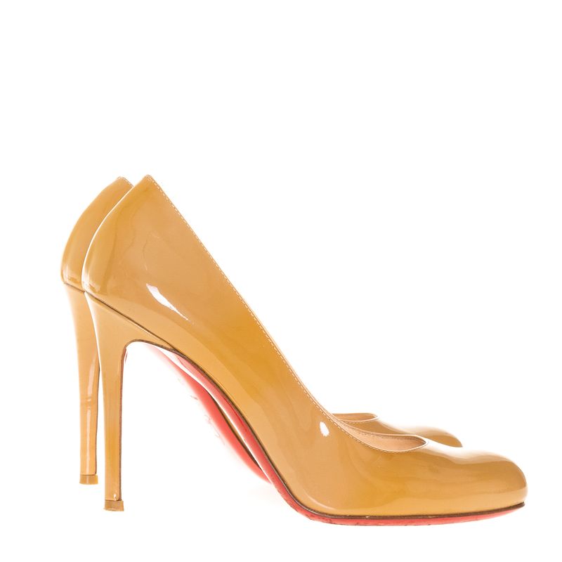 66686-Sapato-de-Salto-Christian-Louboutin-Verniz-Bege-Bico-Redondo-1