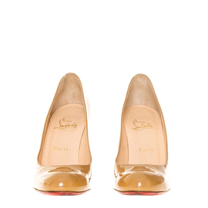 66686-Sapato-de-Salto-Christian-Louboutin-Verniz-Bege-Bico-Redondo-4