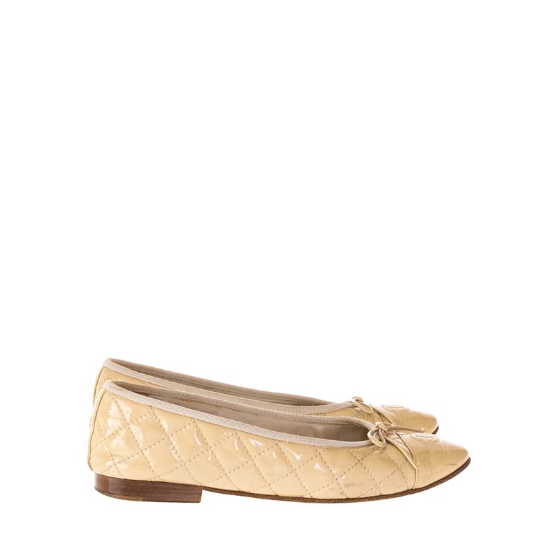 Sapatilha-Chanel-CC-Cap-Verniz-Bege