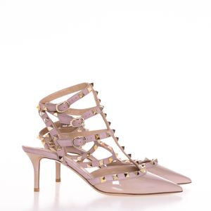 Scarpin Valentino Rockstud Verniz Bege