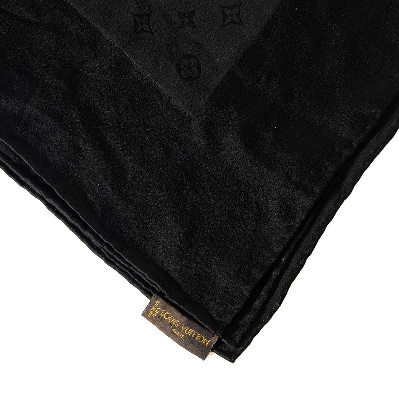 Lenco-Louis-Vuitton-Monograma-Seda-Preto
