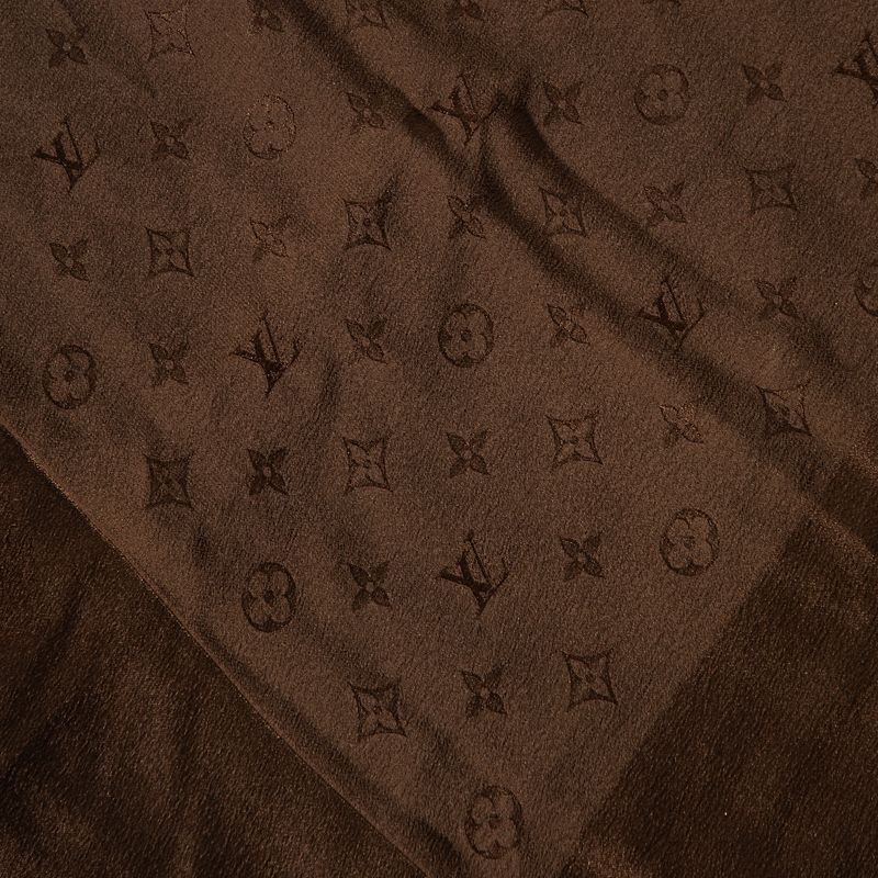 66828-Lenco-Louis-Vuitton-Monograma-Seda-Marrom-verso