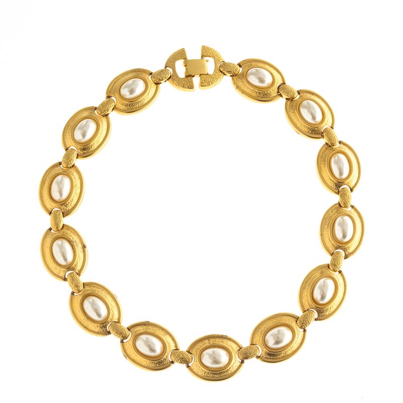 Colar-Vintage-Dourado-e-Perolas-Oval