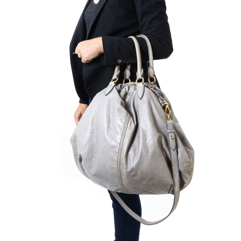 Bolsa-Miu-Miu-Couro-Cinza
