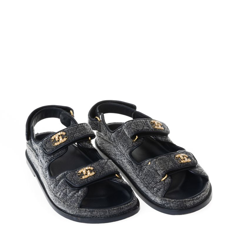 Papete-Chanel-CC-Logo-Jeans