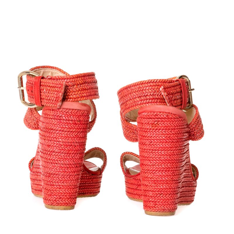 Plataforma-Anabela-Stuart-Weitzman-Coral