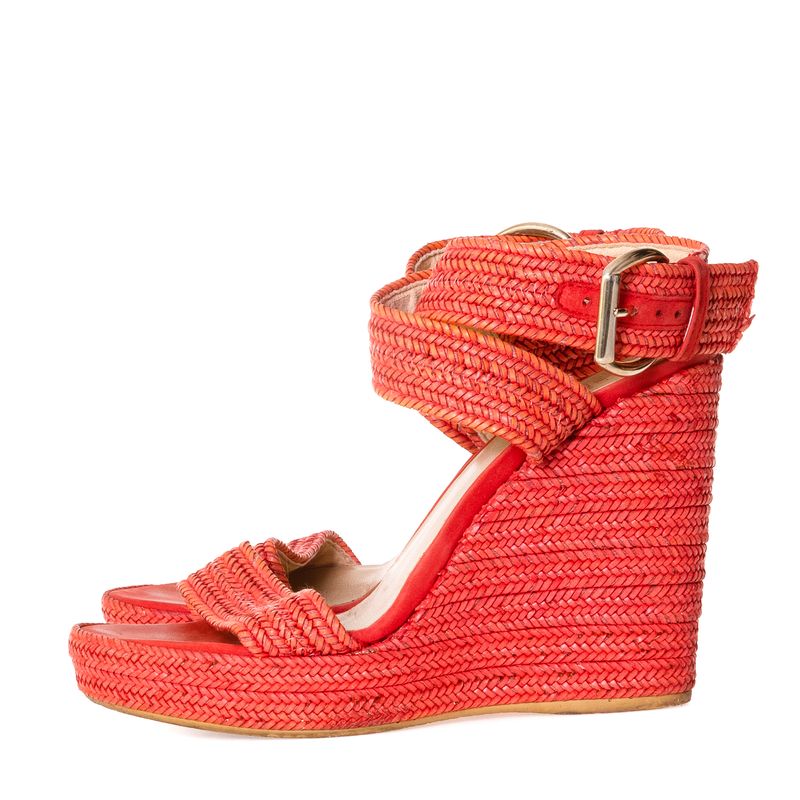 Plataforma-Anabela-Stuart-Weitzman-Coral