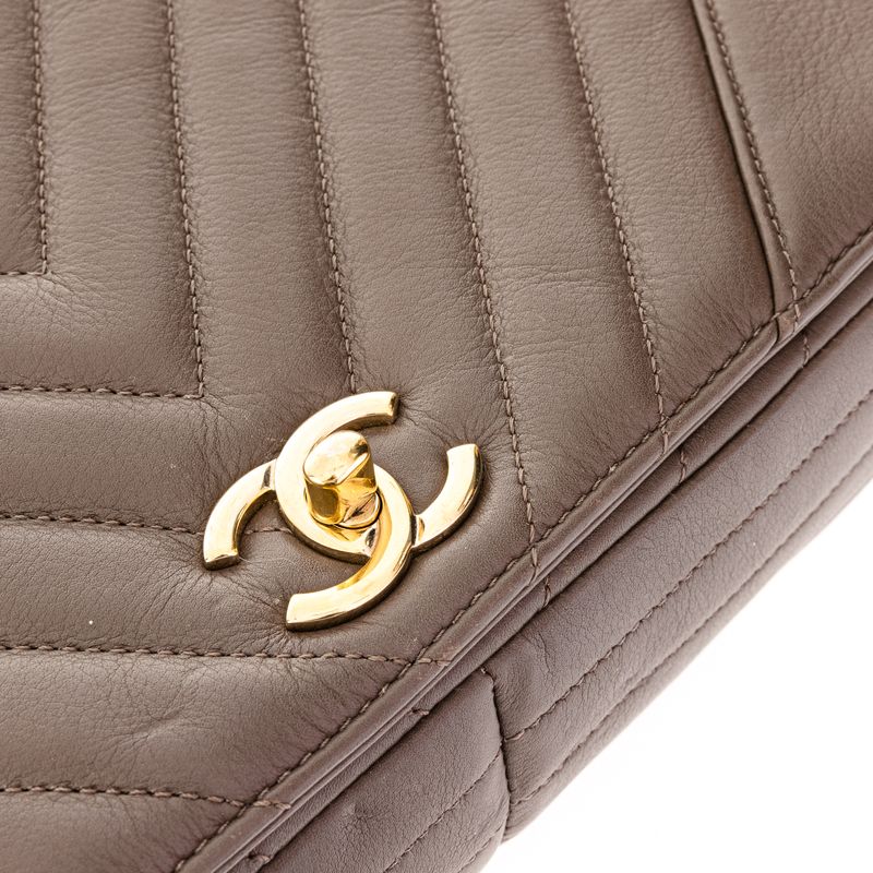 Bolsa-Chanel-Chevron-Statement-Flap-Cinza