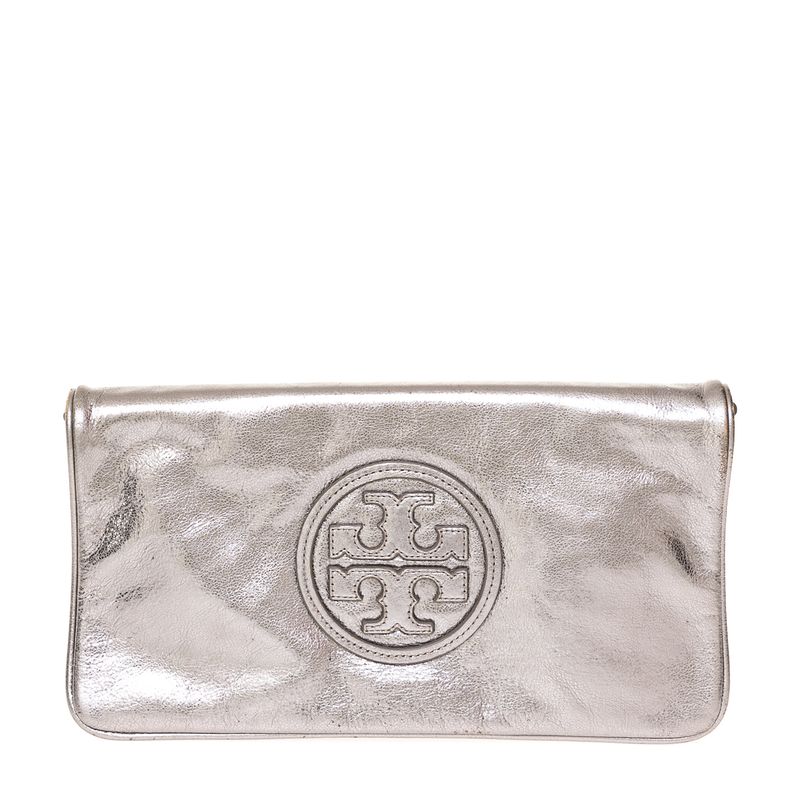 Clutch-Tory-Burch-Prateada-com-Logo