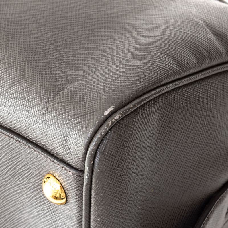 Bolsa-Prada-Transversal-Saffiano-Cinza