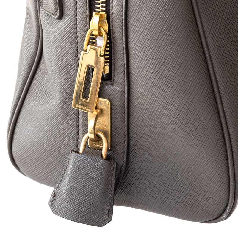 Bolsa-Prada-Transversal-Saffiano-Cinza