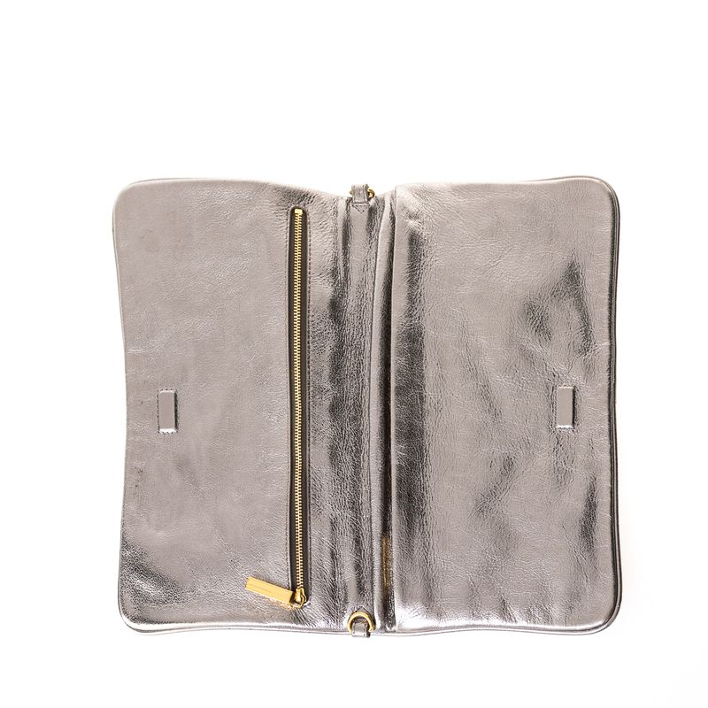 Clutch-Tory-Burch-Prateada-com-Logo